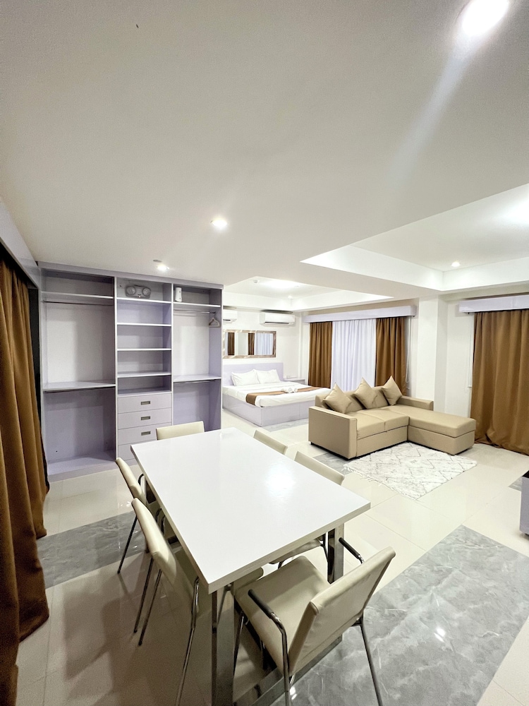 Junior Studio Suite