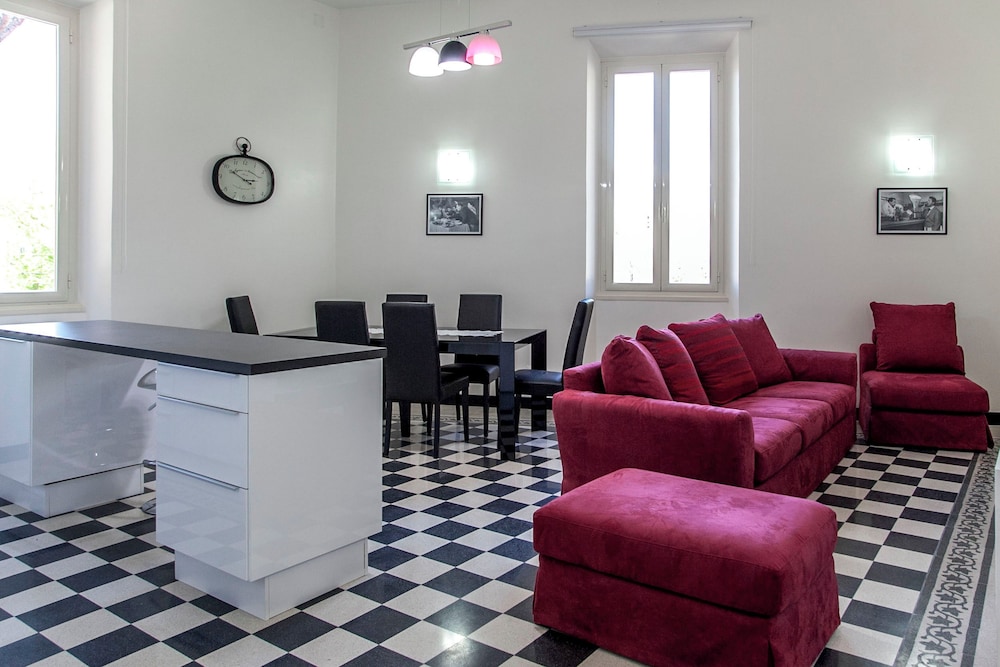 4BR Home in a Vibrant Neighborhood (Via Amerigo Vespucci 8)