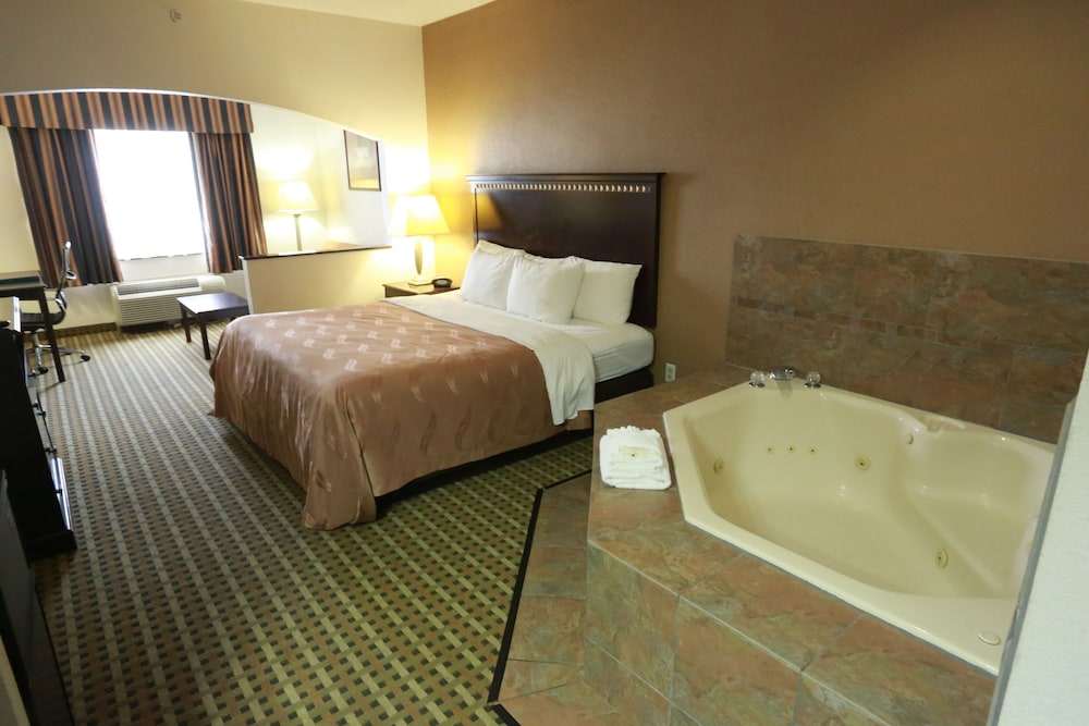 Deluxe Suite, 1 King Bed, Jetted Tub - Photo 1