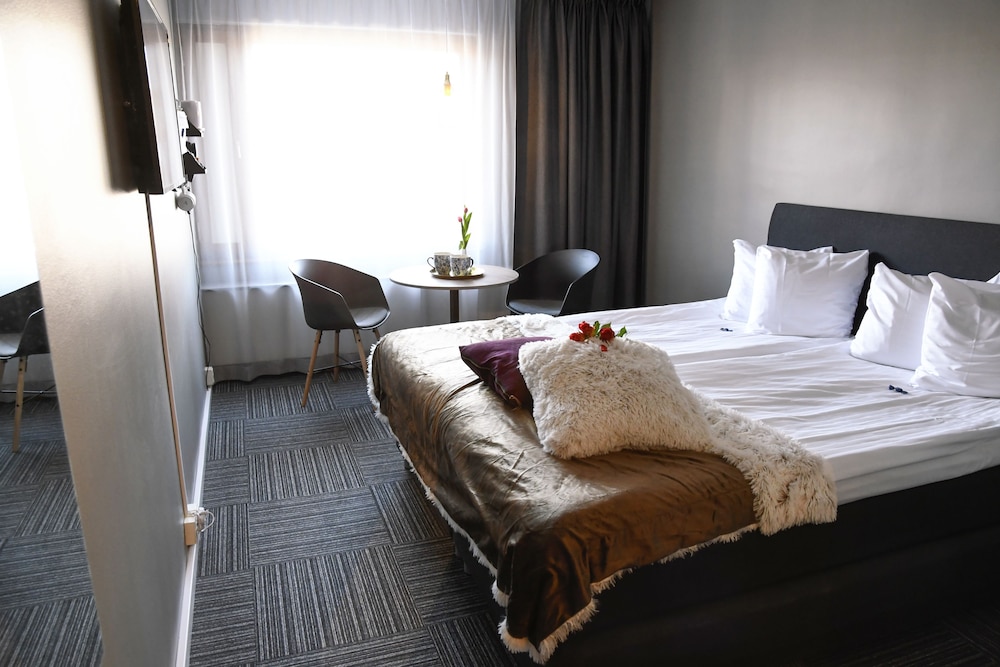 Standard Room, 1 Double Bed, Non Smoking, City View photo 3