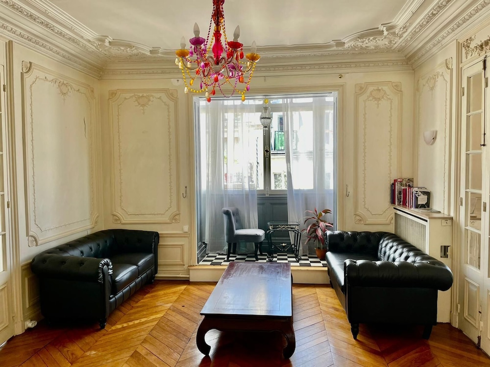 City Apartment, 4 Bedrooms, City View photo 3