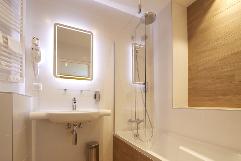 Standard Twin Room - Photo 6