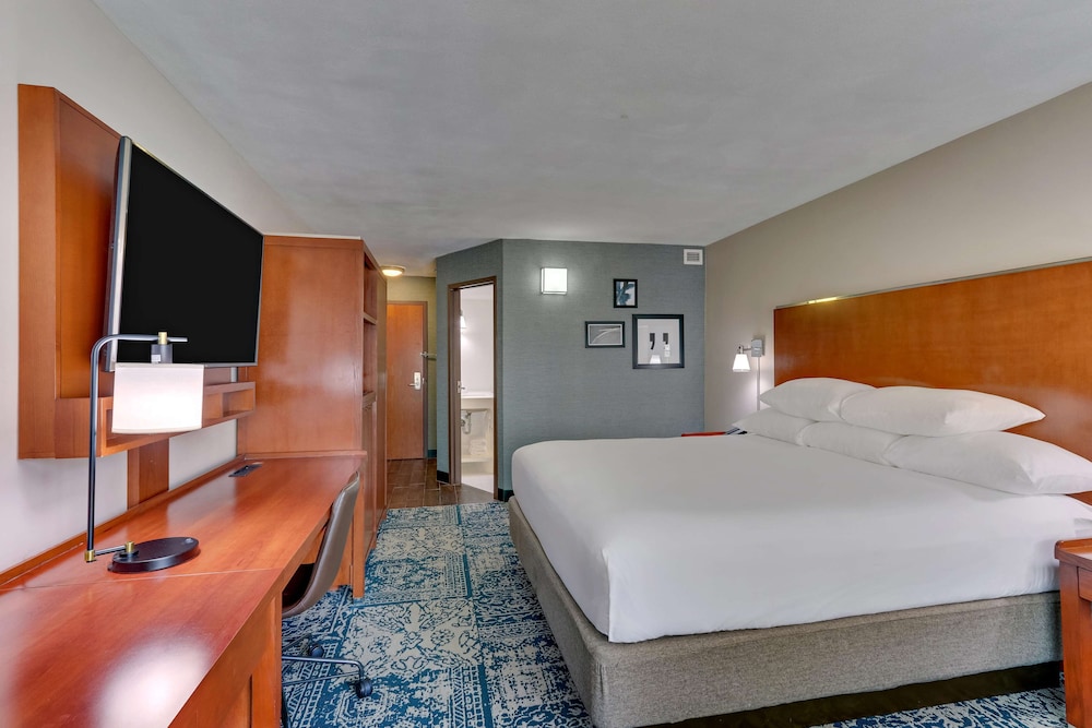 Deluxe Room, 1 King Bed With Sofa Bed, Refrigerator & Microwave (Upper Floor) photo 3