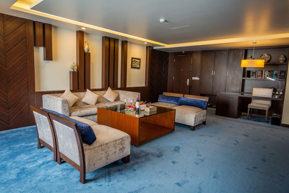 Central Executive Suite, Bay View - Photo 10