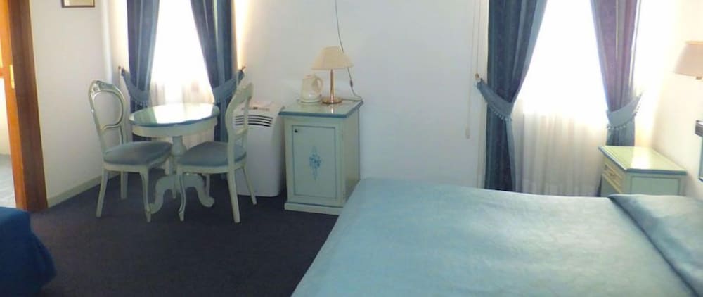 Classic Apartment, 3 Bedrooms photo 2