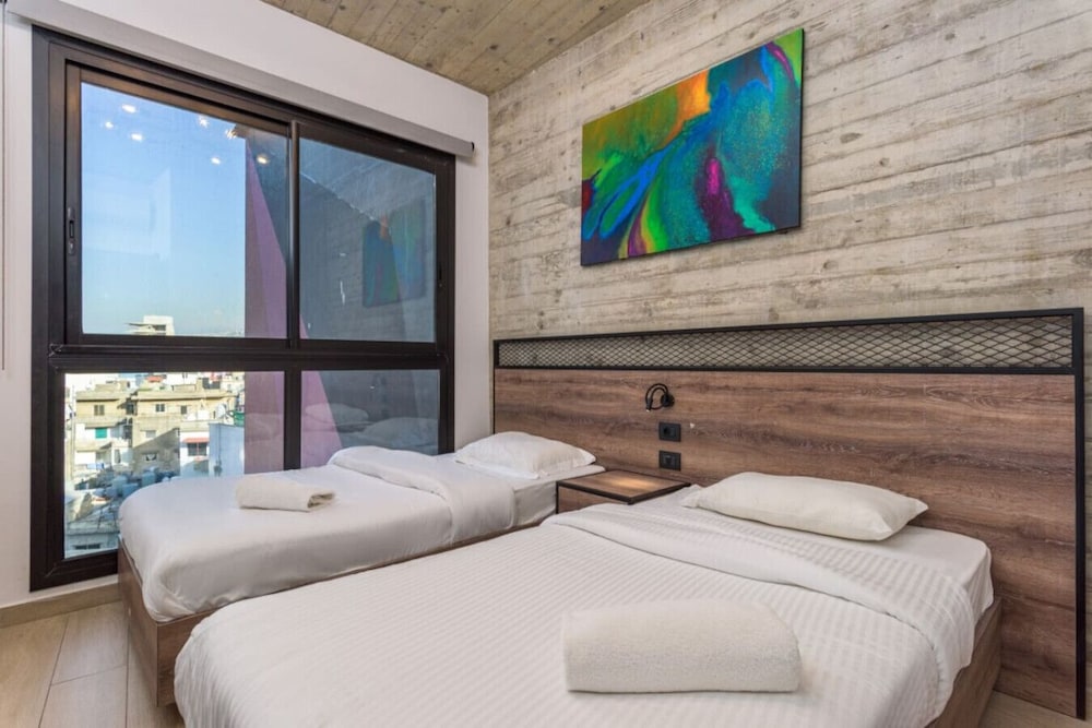 Amine 704, 2-BR in Mar Mikhael