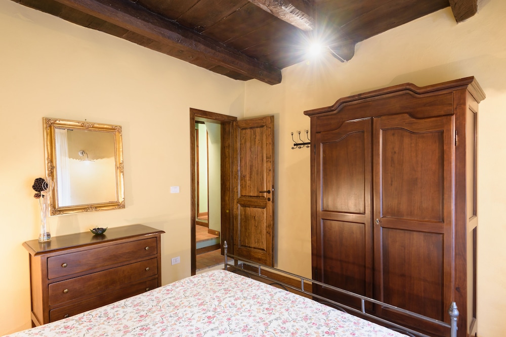 Classic Apartment, 1 Bedroom, Non Smoking, Fireplace photo 2