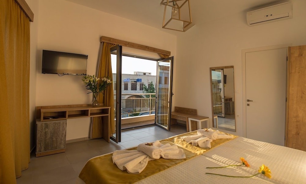 Family Apartment, 1 Bedroom, Partial Sea View photo 1