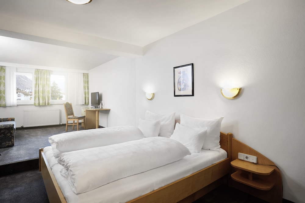 Classic Room, Hill View, Mountainside