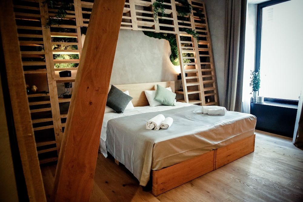 Superior Room, 1 King Bed, City View (Rovere) photo 3