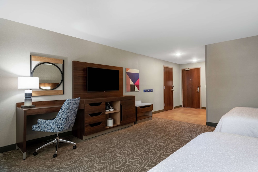 Room, 2 Queen Beds, Accessible, Refrigerator & Microwave (Roll-In Shower) - Photo 3