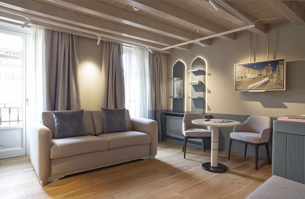 Superior Studio Suite - Photo 3