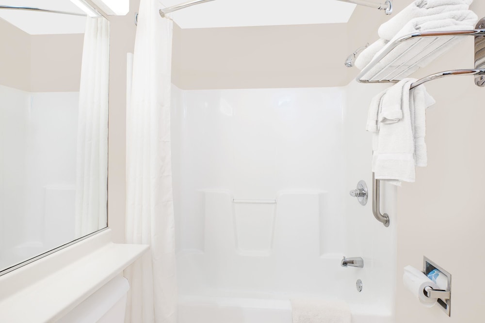Business Suite, 2 Queen Beds - Photo 4