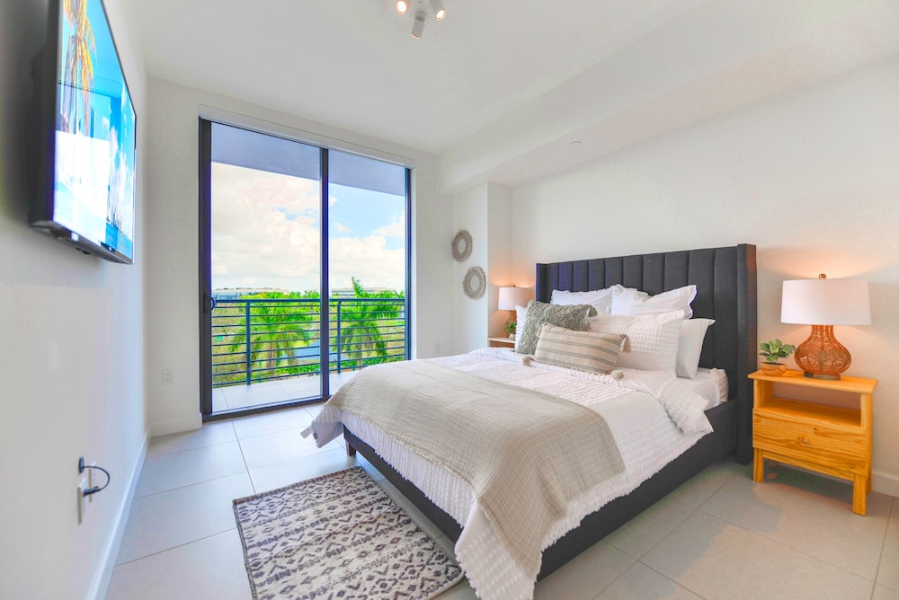 Comfort Condo, 1 Bedroom, Balcony, City View photo 3