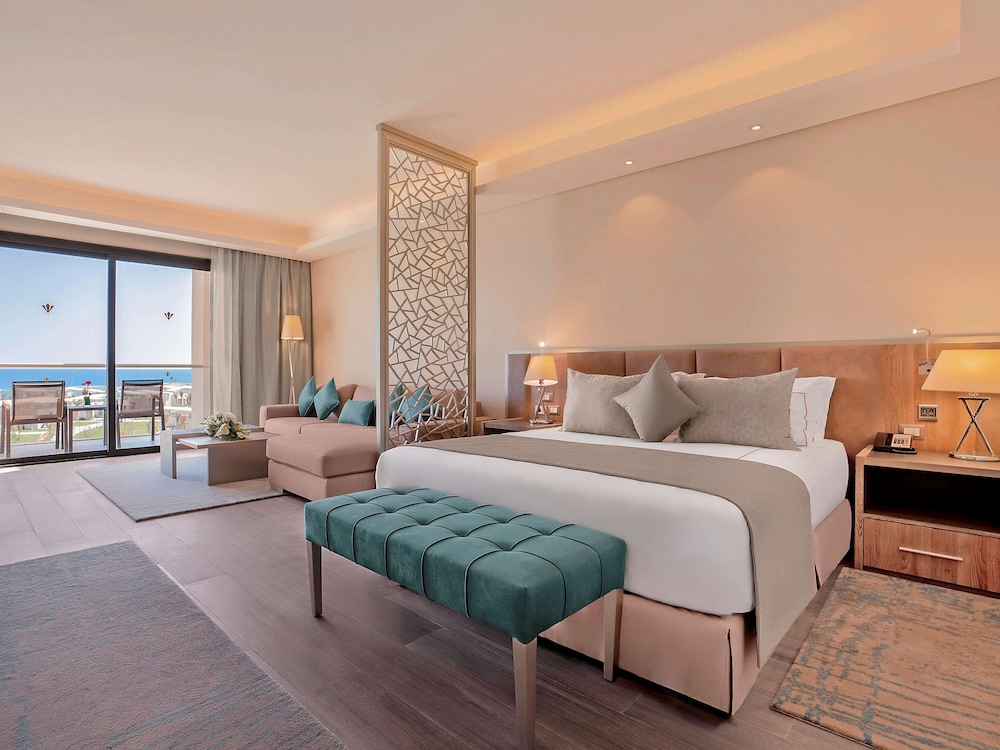 Suite, 1 King Bed with Sofa bed, Sea View