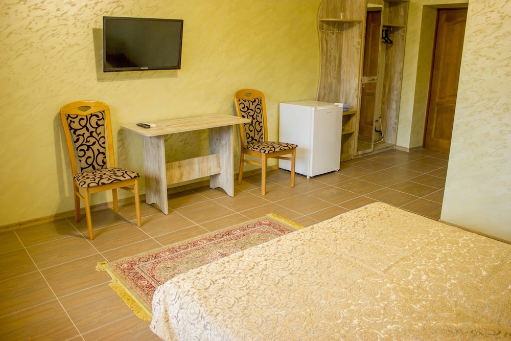 Standard Double Or Twin Room, Pool Access photo 3