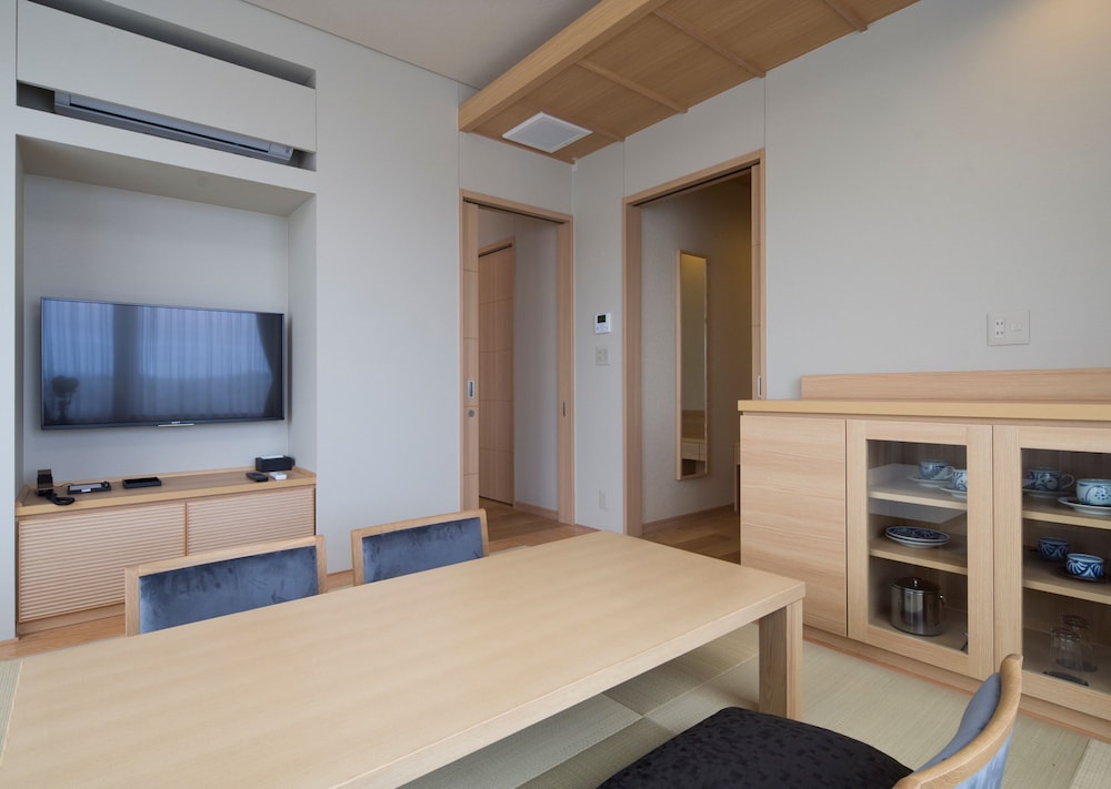 Deluxe Twin Room, Corner - Photo 1