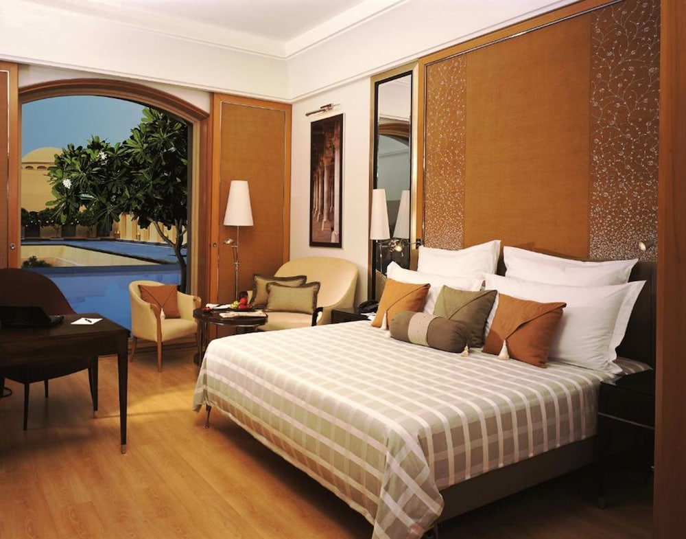 Deluxe Room, Pool View - Photo 3