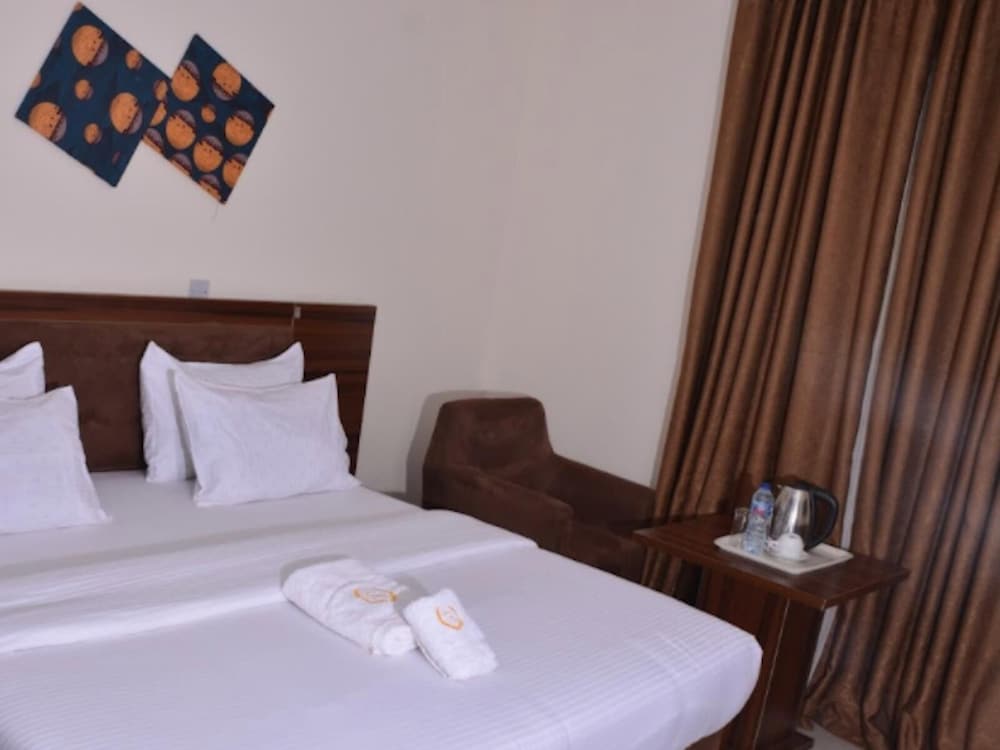 Deluxe Room - Photo 5