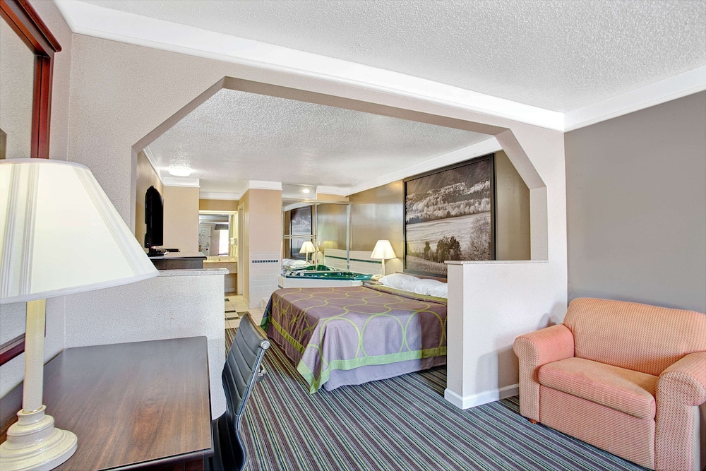 Deluxe Studio Suite, 1 King Bed, Non Smoking - Photo 2