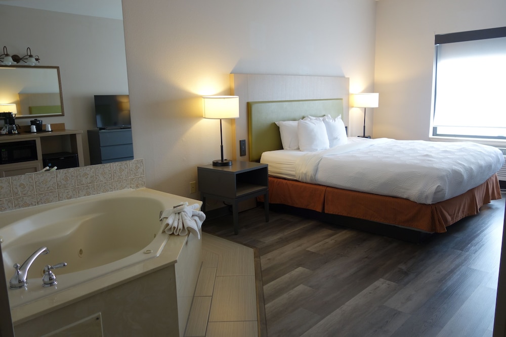 Suite, 1 King Bed, Accessible, Jetted Tub (Non-smoking) - Photo 1