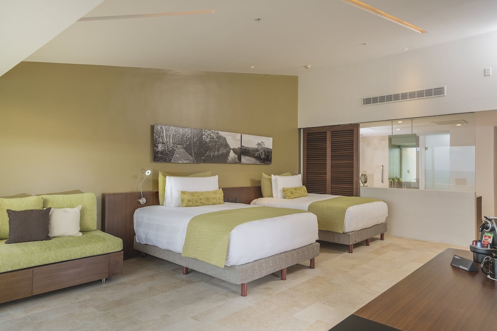 Club Room, 2 Queen Beds, Terrace, Ocean View (Terrace)