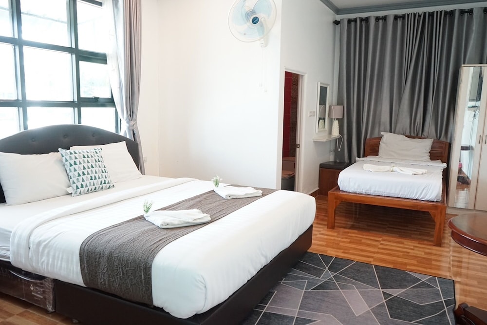 Deluxe Triple Room - Photo 14