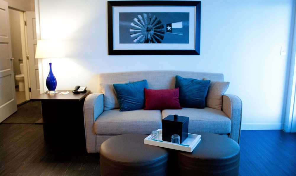 Suite, 1 Bedroom, Accessible, Balcony (Jetted Tub) - Photo 2