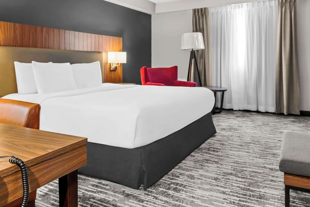 Room, 1 King Bed, Non Smoking (Upgrade) - Photo 1