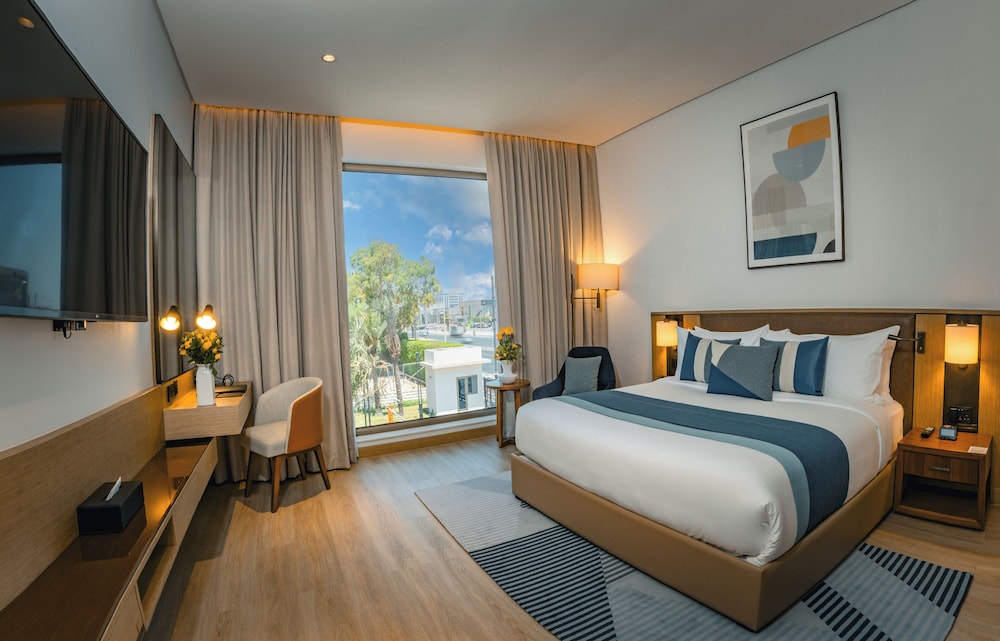 Standard Room, 1 King Bed photo 2