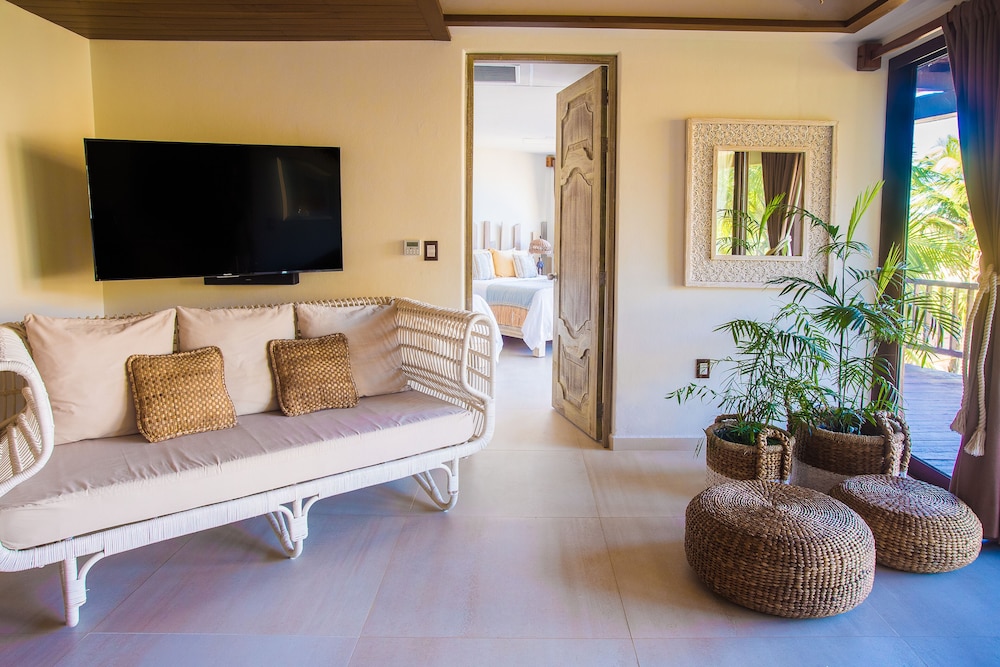 2 Bedroom Suite thumbnail 6
