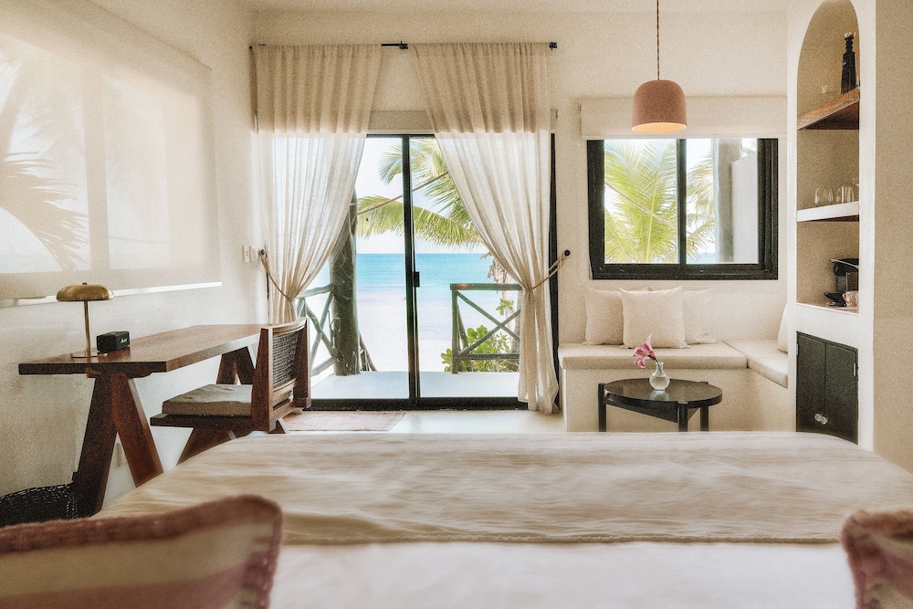 OCEANFRONT SUITE WITH TERRACE - Photo 14