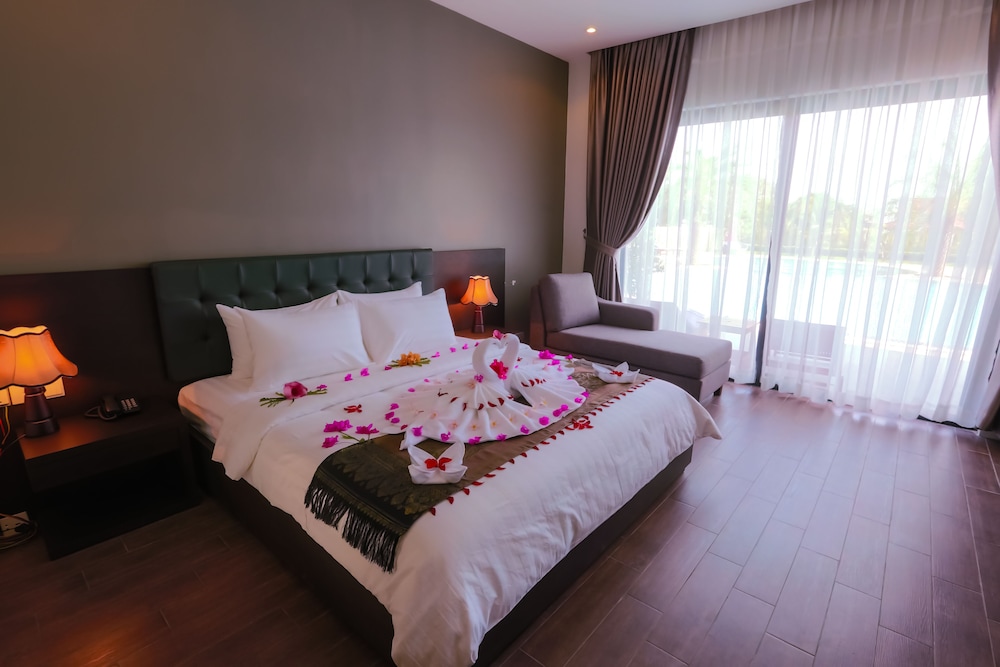 Deluxe Double Room, Pool View photo 3