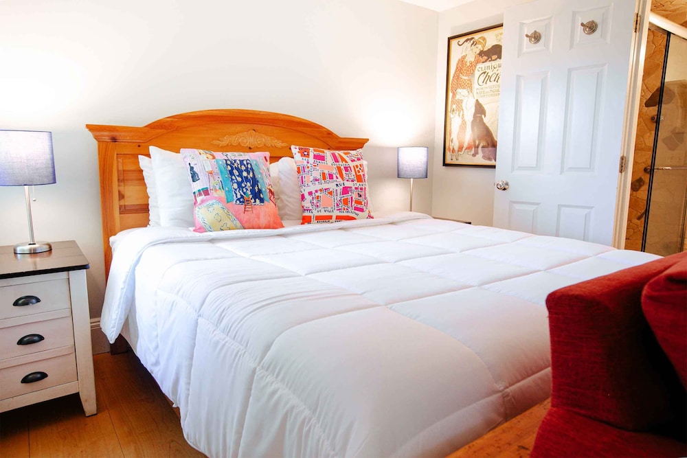 Room, 1 Queen Bed, Private Bathroom, Resort View