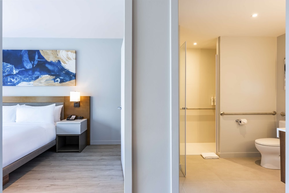 Room, 2 Queen Beds, Accessible (Mobility & Hearing, Roll-in Shower)