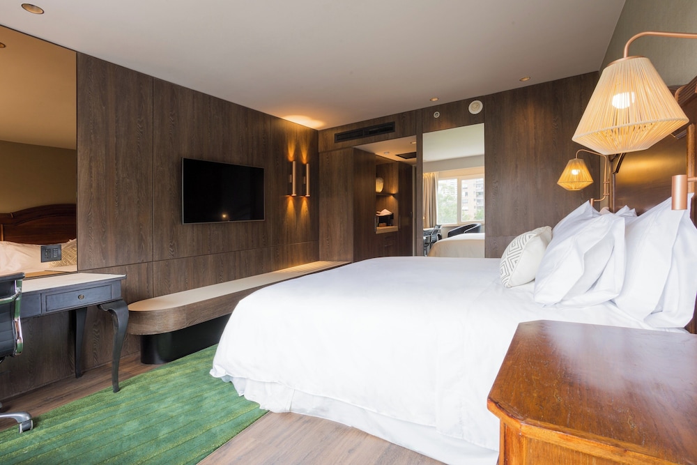 Premium Room - Photo 7