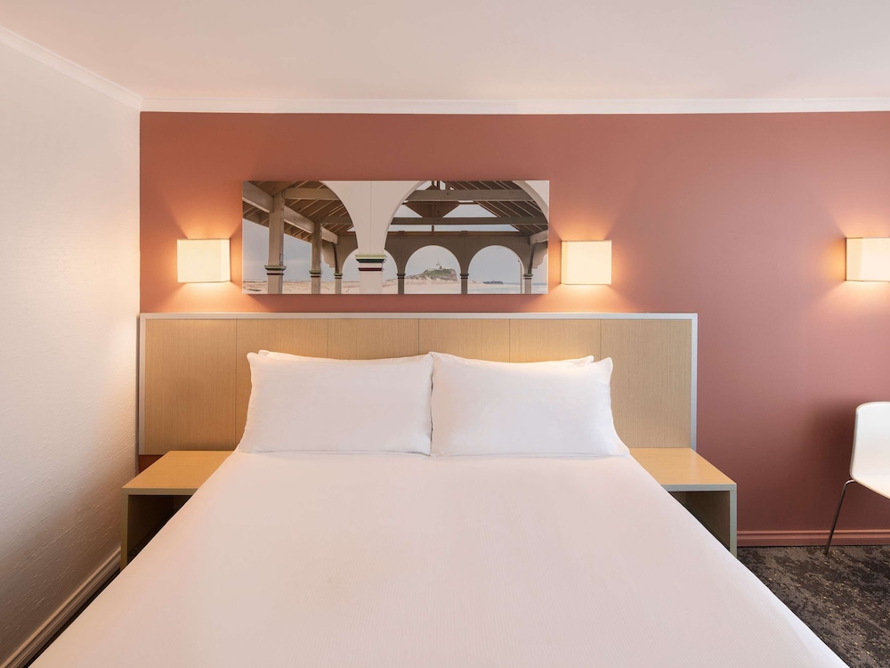 Deluxe Room, 1 King Bed - Photo 3