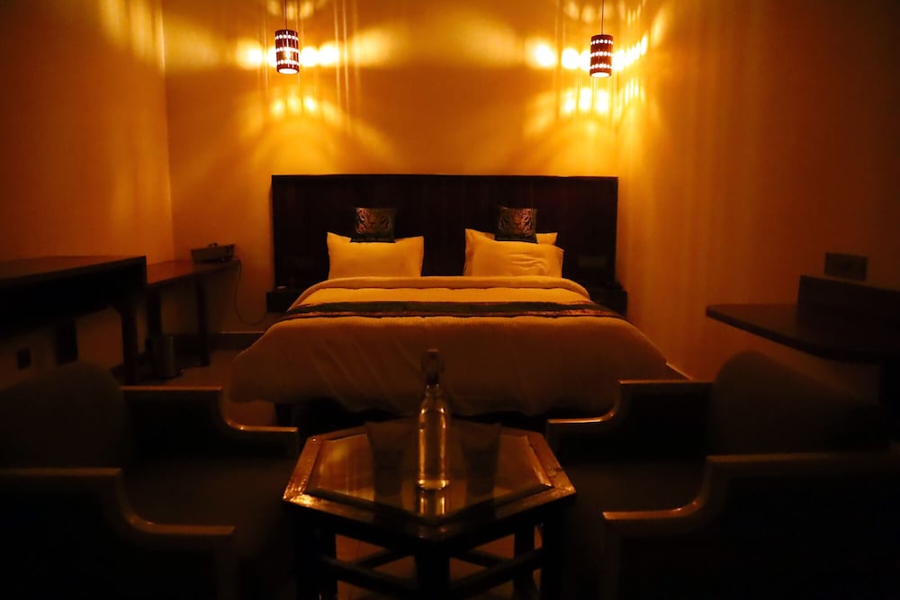 Suite Room - Photo 7