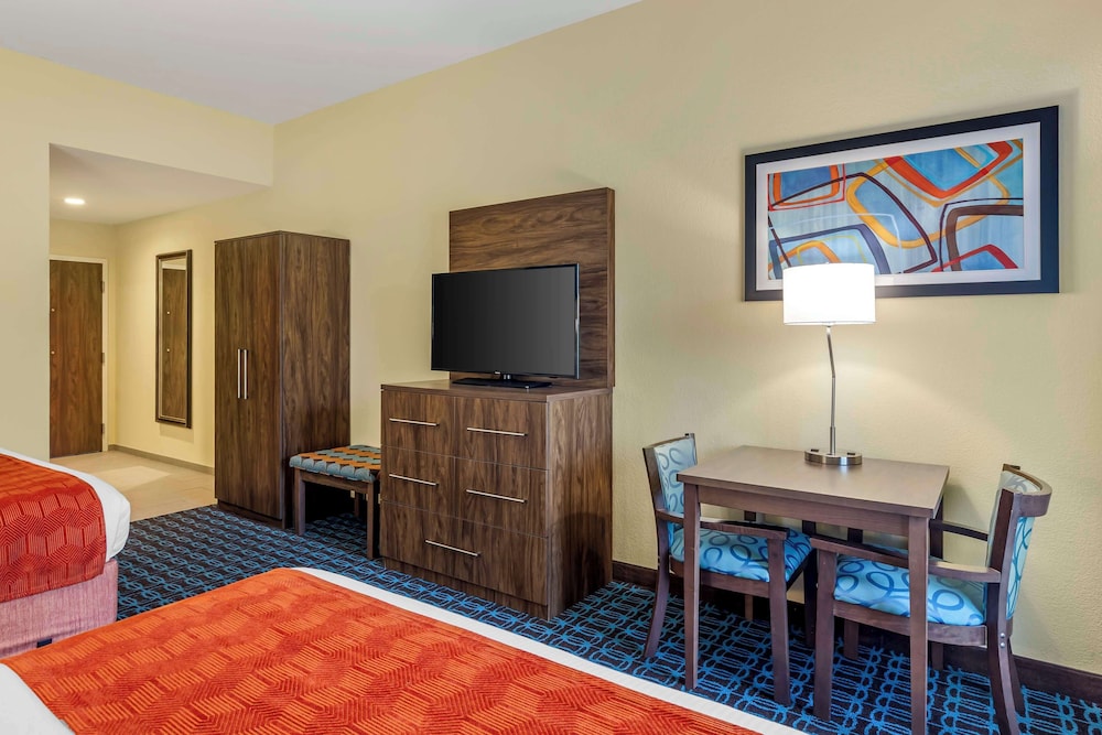 Standard Room, 2 Queen Beds, Accessible, Non Smoking - Photo 2