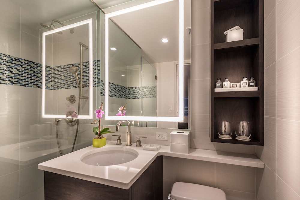 Room, 1 King Bed, Juliette-Balcony, Corner