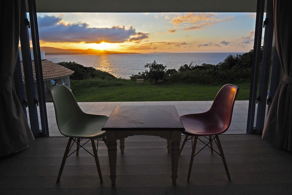 Ocean Front Superior Twin (West) photo 3