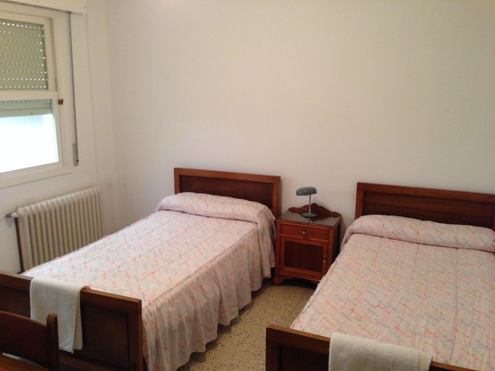 Standard Twin Room, Shared Bathroom, Tower