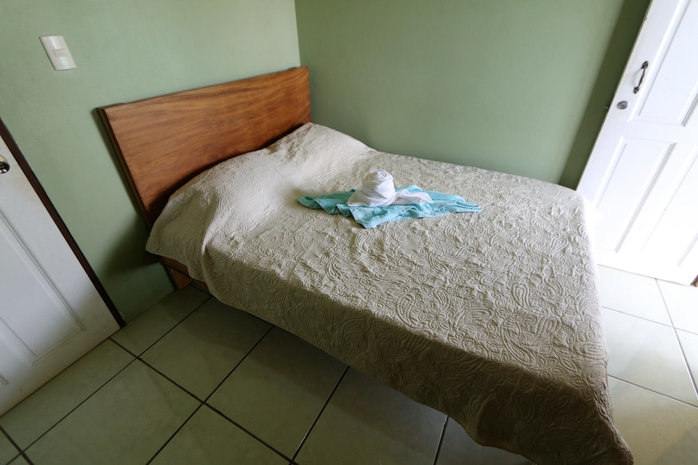 Chambre Double Économique, salle de bains commune