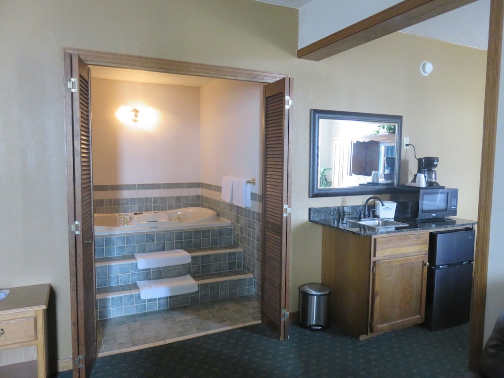 Suite, 1 King Bed, Non Smoking, Hot Tub photo 1