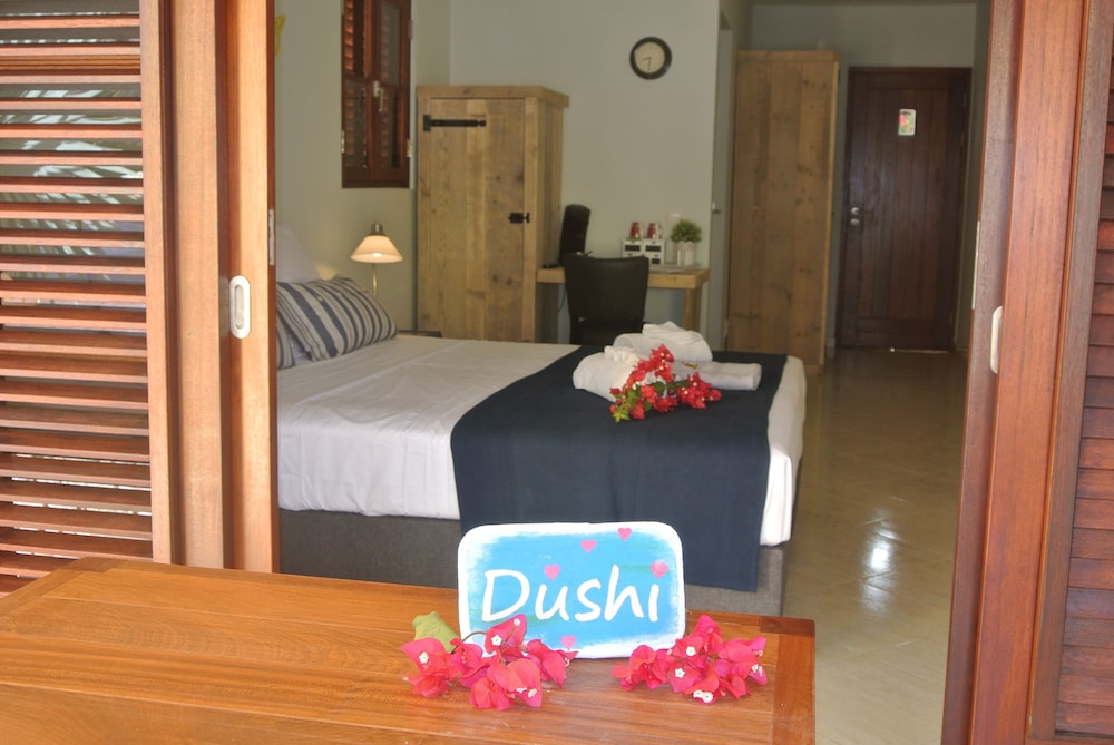 Standard Room, 1 King Bed - Photo 2