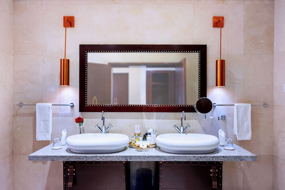 Presidential Suite, 1 King Bed (Diplomatic) thumbnail 6