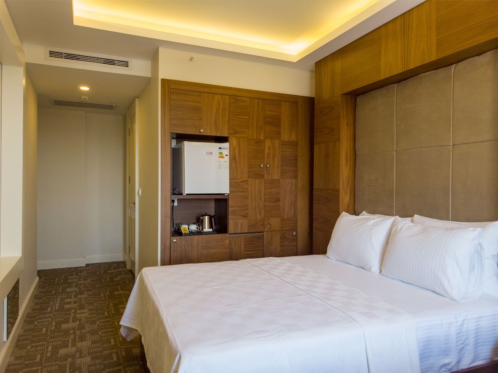 Standard Double Room, 1 Queen Bed, City View
