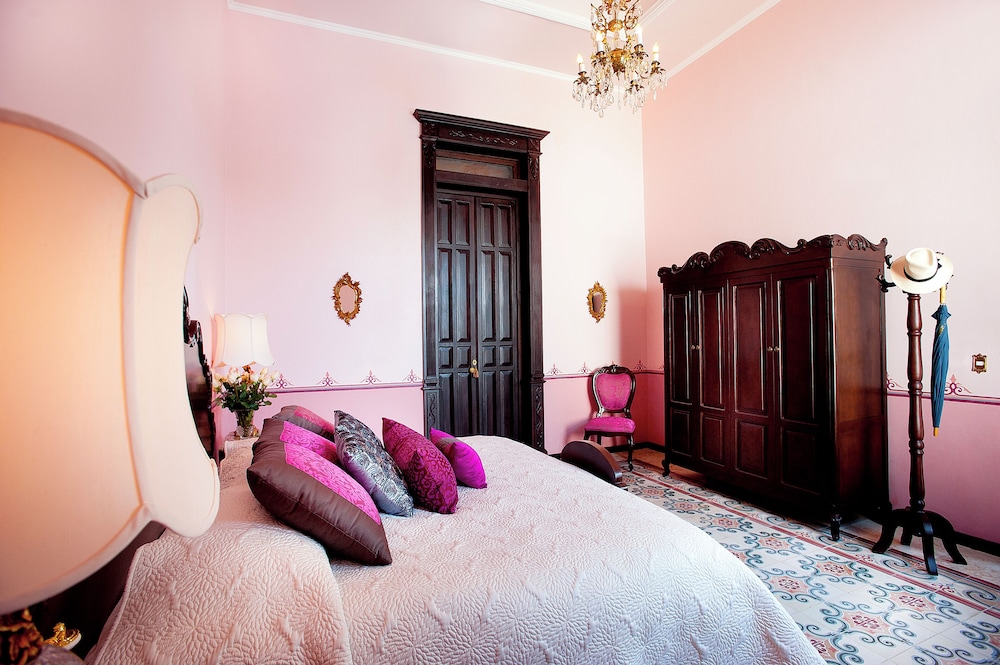Master Suite Adults Only - Photo 3