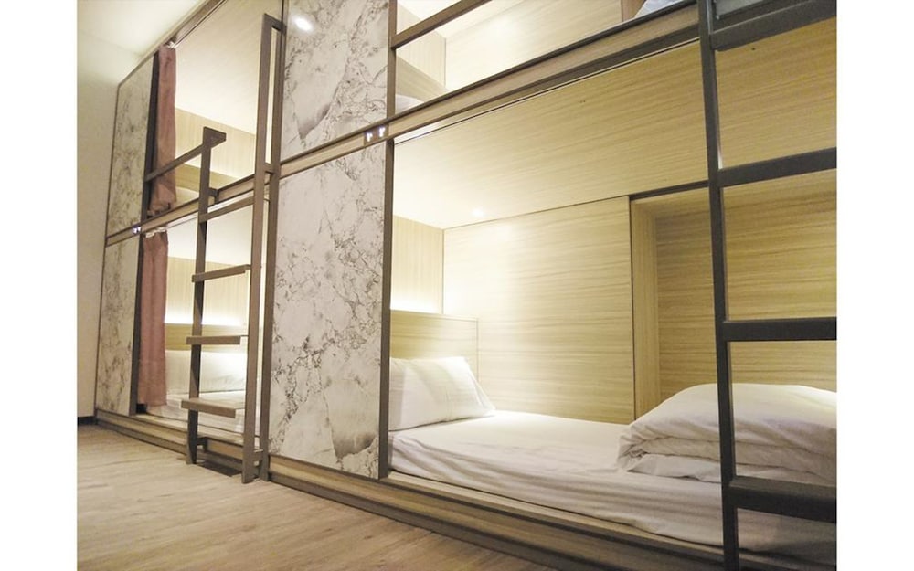 1 bed in 4 Beds Female Ensuite room photo 1