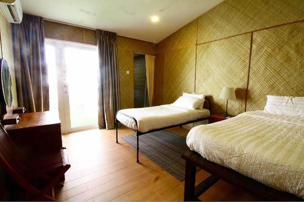 House (3 Bedroom and 1 Master Bedroom) photo 1